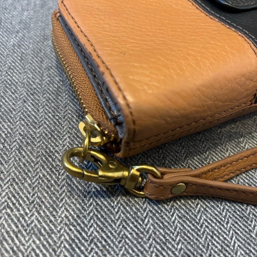 Fossil Pebble Leather Wallet Wristlet - image 5